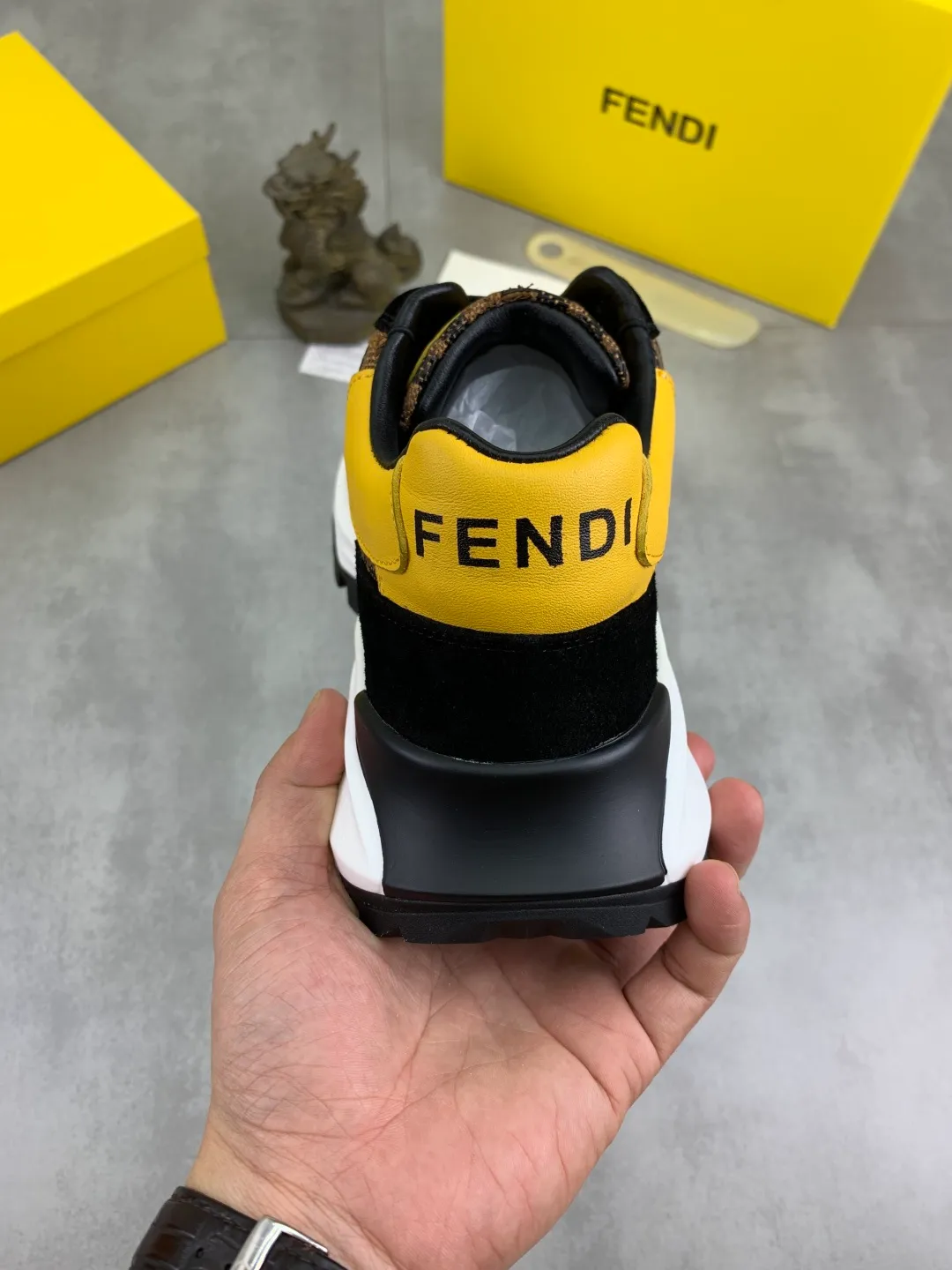 ​Men's shoes 💰P440 💰【New】Little monster 🆘 New FENDI 🕶️🕶️Simple routing effect, showing an elegant and cool driving shoe 🎬Using imported calfskin + first-layer pigskin lining🐂Excellent material🎬Detailed workmanship 🤗Comfortable foot feel➰➰. ​Pair it with any outfit to show your taste and temperament, low-key luxury ♻️Design ​simple and elegant ​noble and fashionable 🍃​Very loved and favored by trendy men 💓❤️Size: 38-44 (45 customized) 3️⃣ colors available
